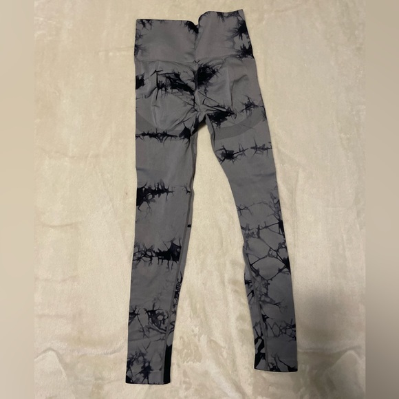 Super flattering SHEIN Scrunch Butt Leggings! - Picture 4 of 5